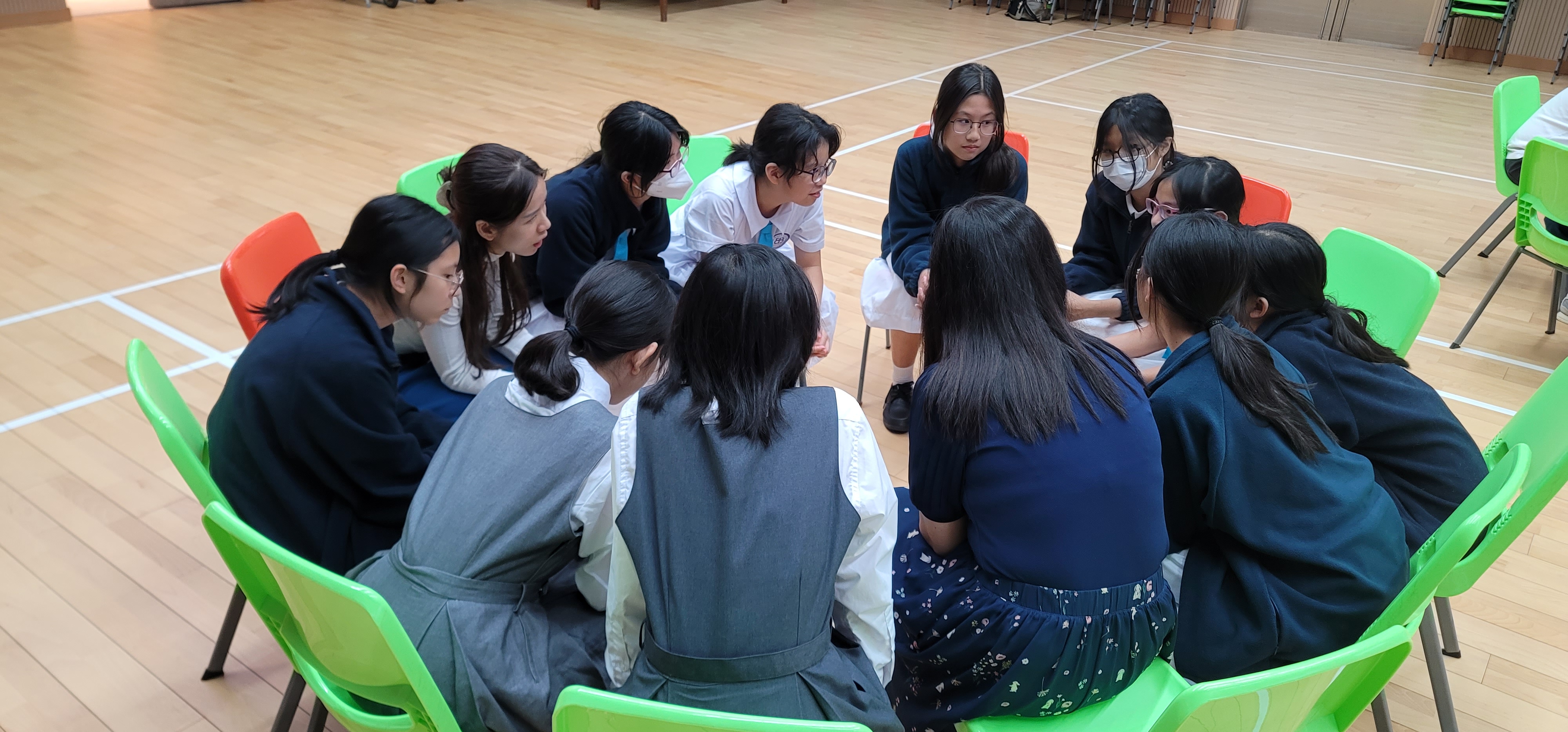 學生團契~師生彼此分享、禱告